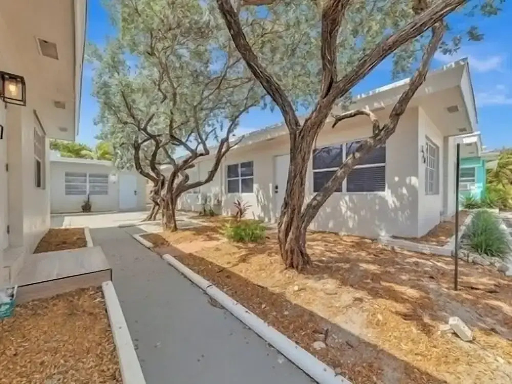 Dania Beach Getaway 2 Studios for 6 Guests
