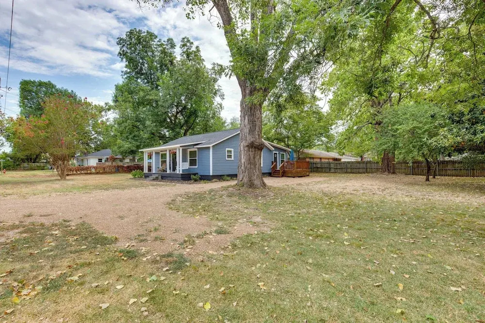 Lindale Vacation Rental w/ Deck & Grill!