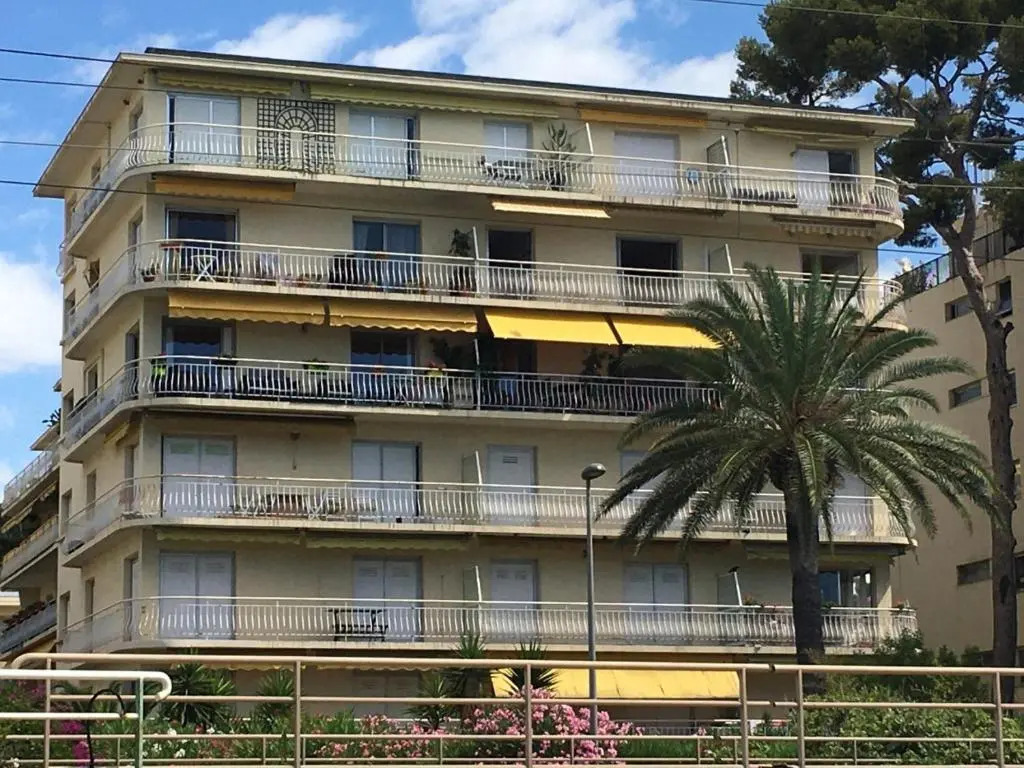 Fantastic sea view for this 2 bedroom up to 6 people 327