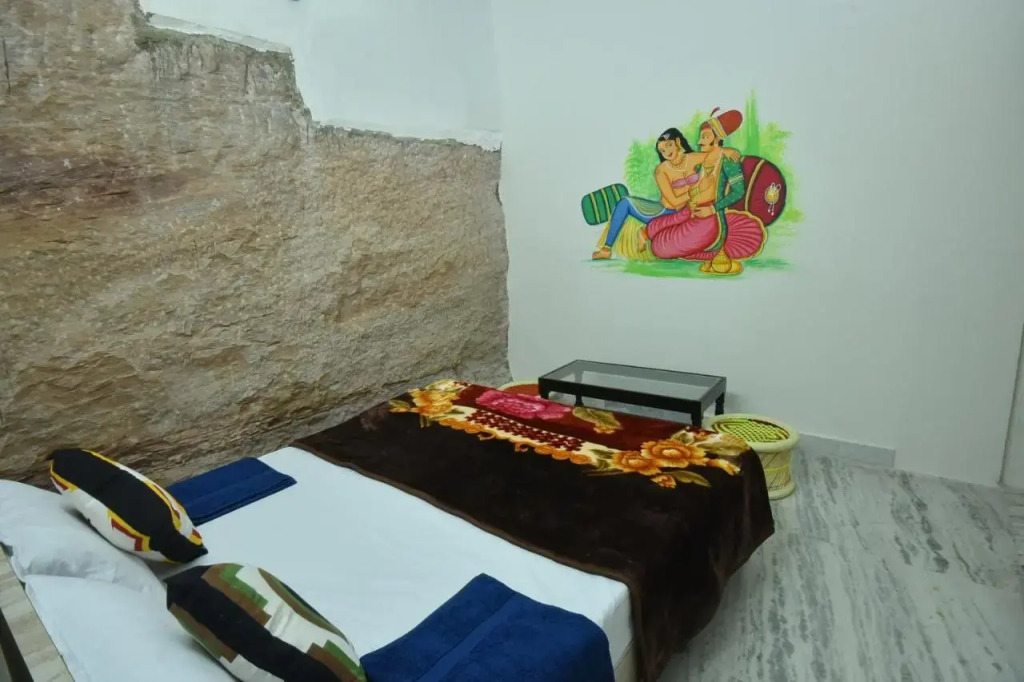 L G Guest House