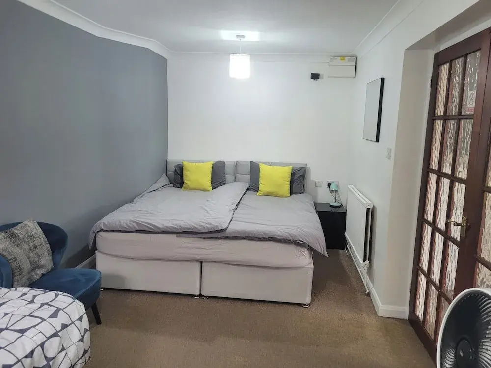 Charming Luton Apartment Retreat