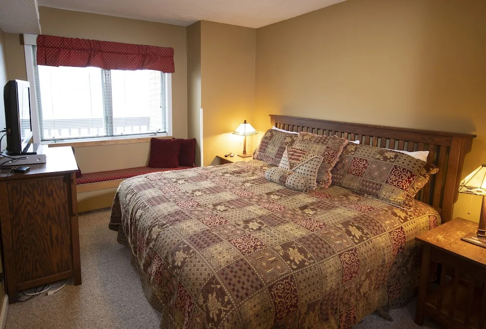 1br Ski-in, Ski-out With King Bed- Okemo Mtn Lodge 1 Bedroom Condo by RedAwning