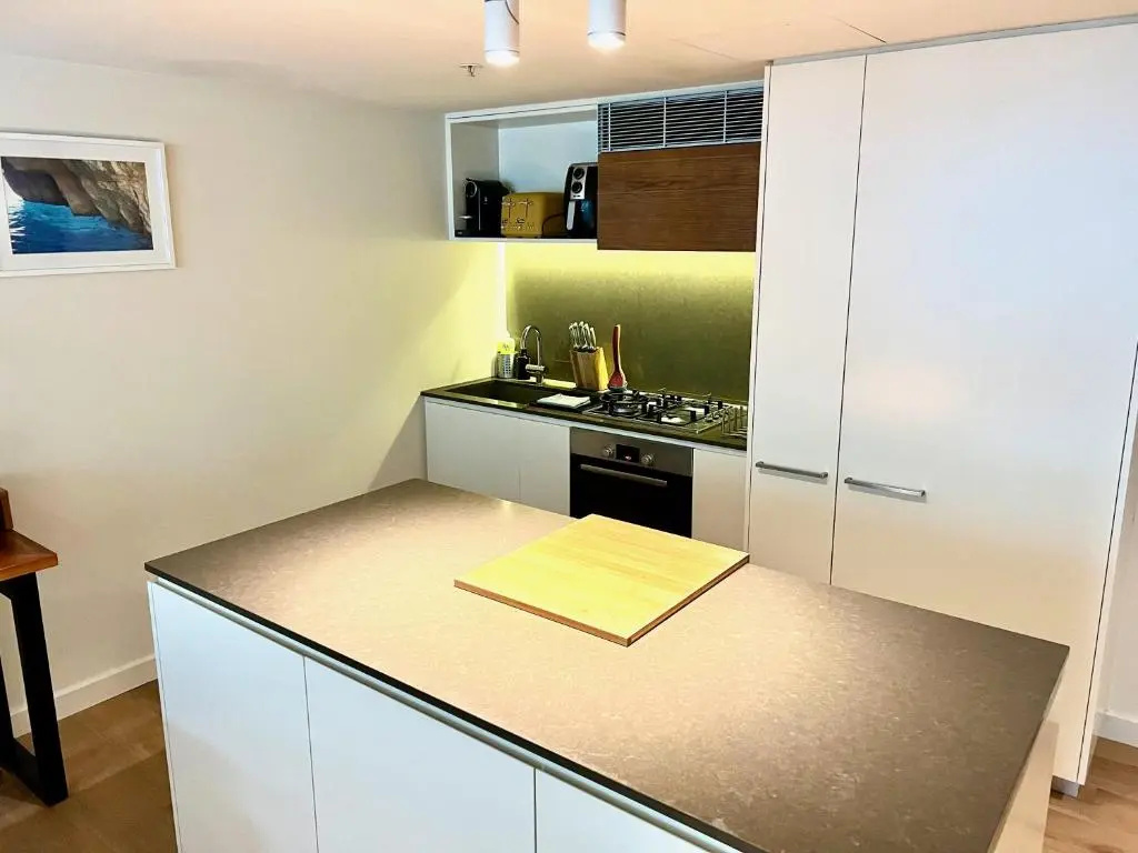 Lovely 1 bedroom apartment in Crows Nest