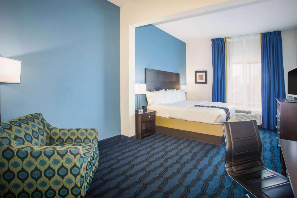 La Quinta Inn & Suites St. Louis Airport - Riverport