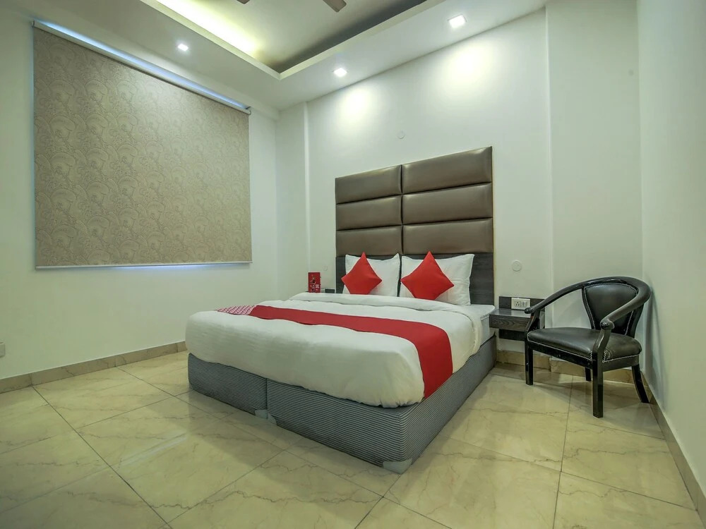 OYO Flagship 14443 Chaupal Sector 14