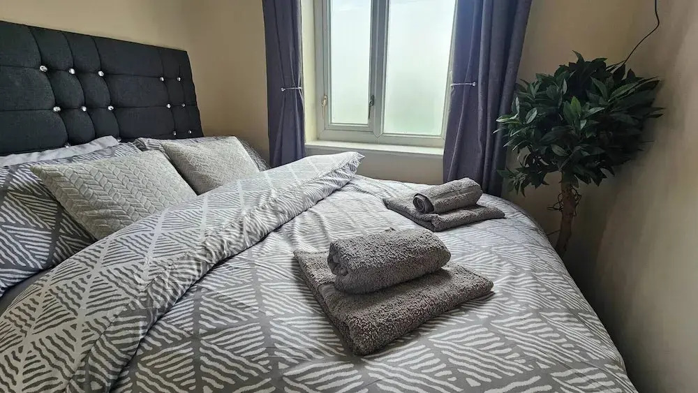 Charming 3-bedroom Home in Doncaster, Perfect for Family, Friends & Contractors