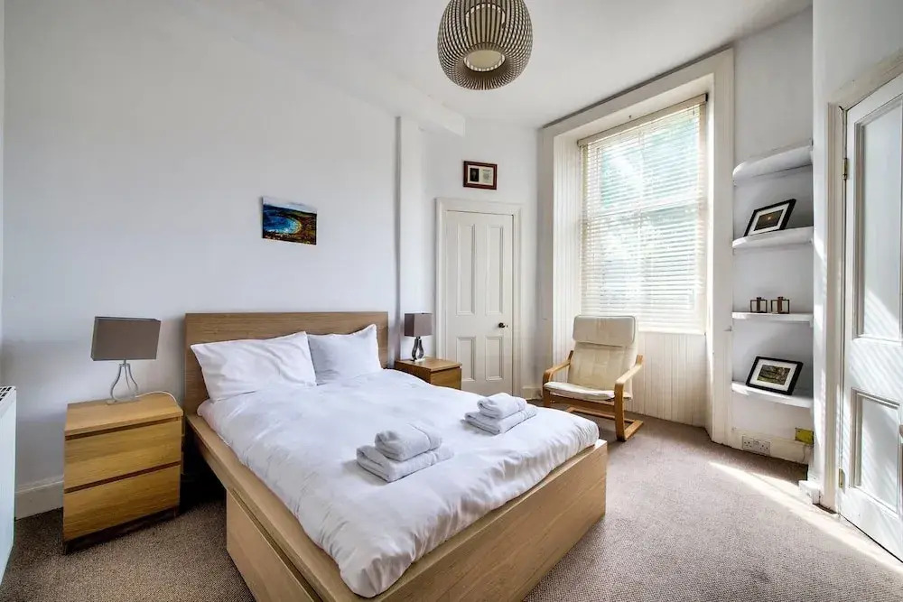 Lovely and Spacious 2BR Home on Comiston Road