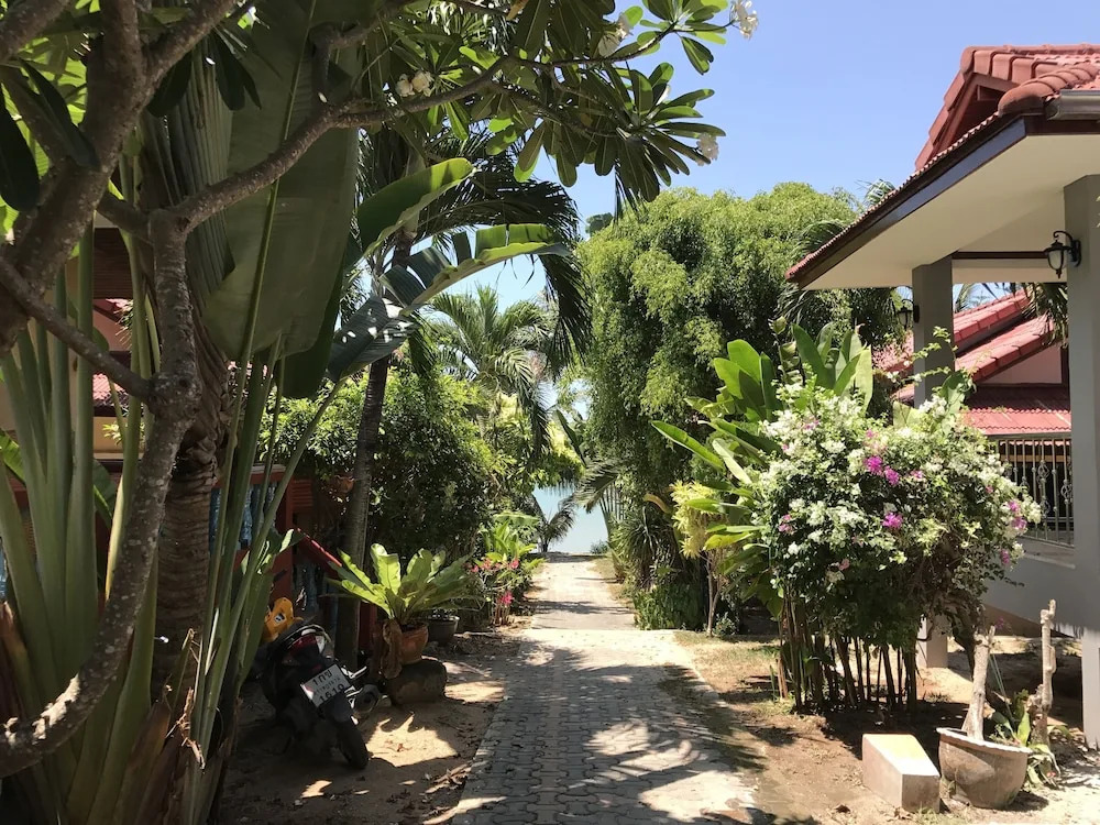Suksom Resort