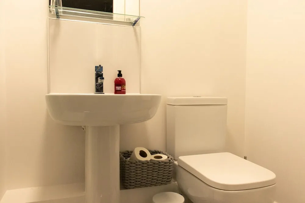 Livestay - 2 Bed 2 Bath Minutes From Heathrow
