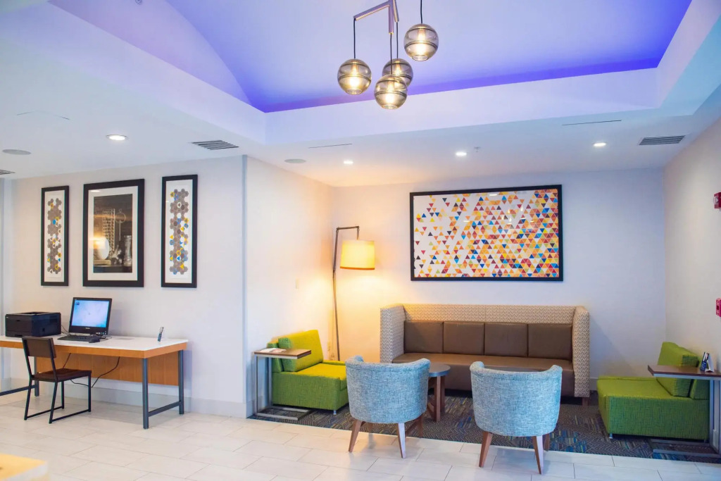 Holiday Inn Express & Suites Chester-Monroe-Goshen