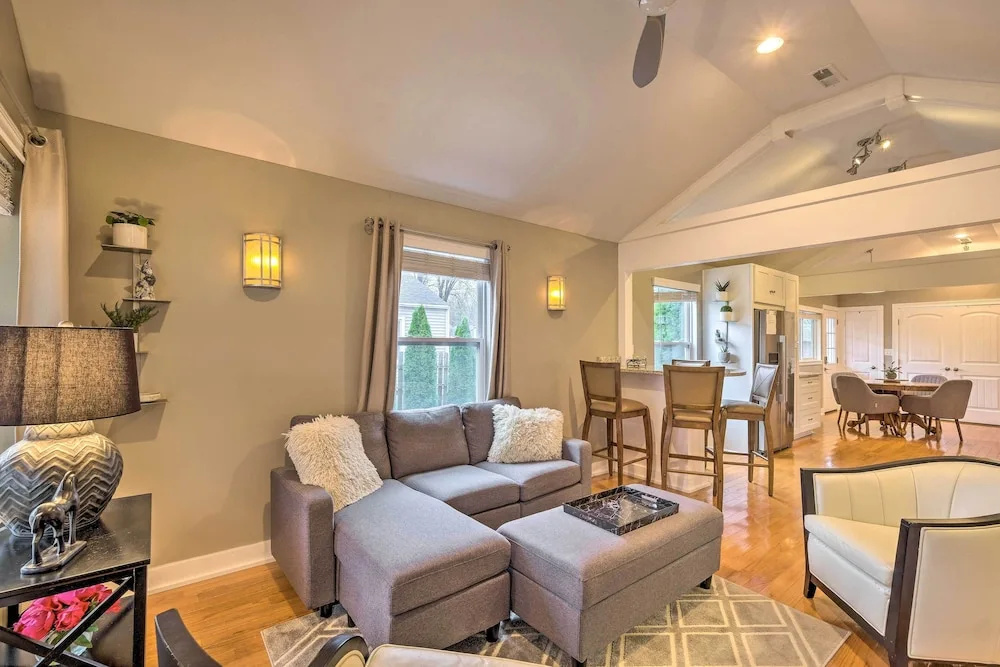 Luxe Lyndon Home u003c 11 Mi to Dtwn Louisville