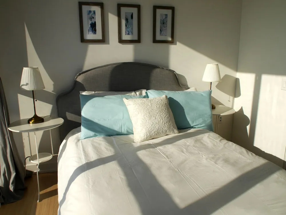 Beautiful Large 3BR Condo with Parking