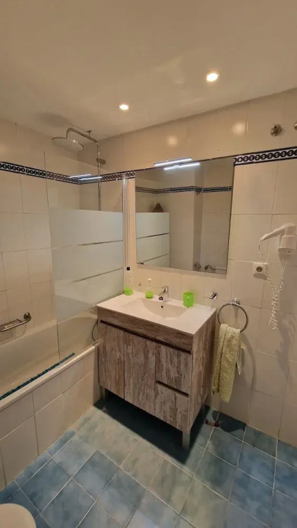 Sunny Seaside Retreat in Calahonda, sea View, Pool