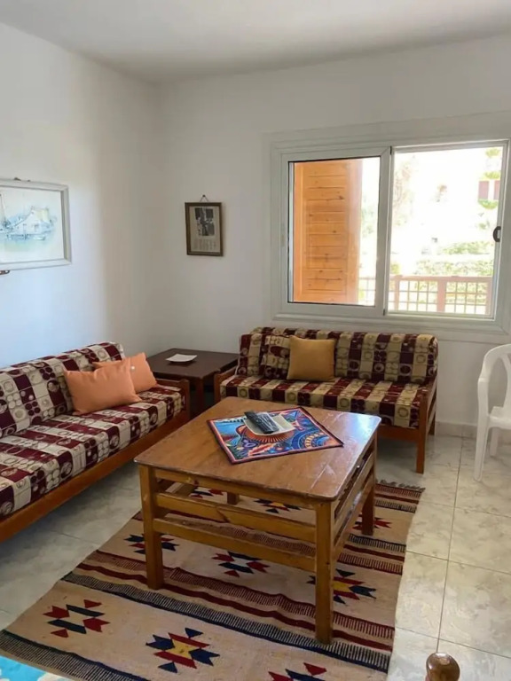 Sunny 4-Bedroom Townhouse Families Only