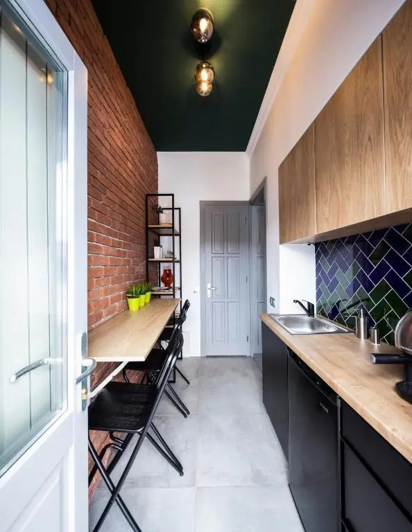 Old Town Courtyard Apartment with private parking