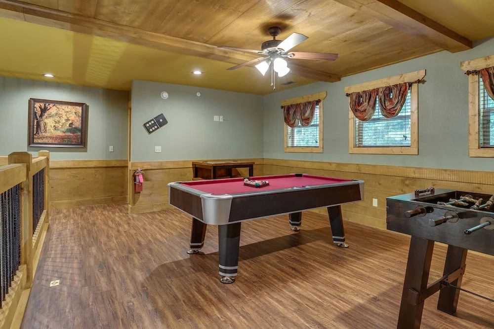 Swimmin in the Smokies - Six Bedroom Chalet
