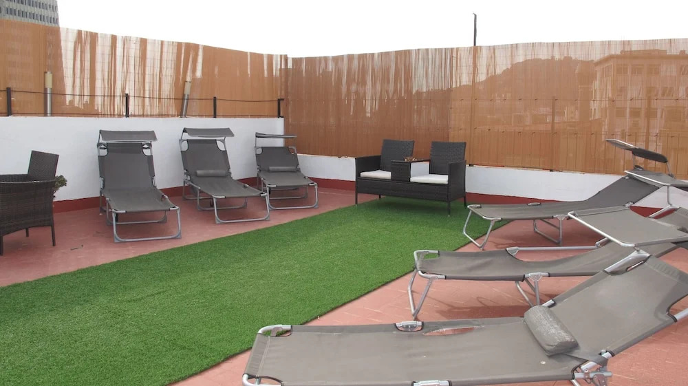 YOUTH HOSTEL - Central and Basic Drassanes