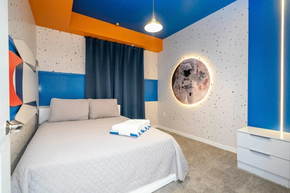 Stylish 2-br Apt Sleeps 7 Near Disney Magic