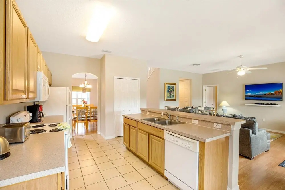 Beautiful, Spacious 5 bed Villa With Sunny Private Pool, Overlooking Conservation Land - 447