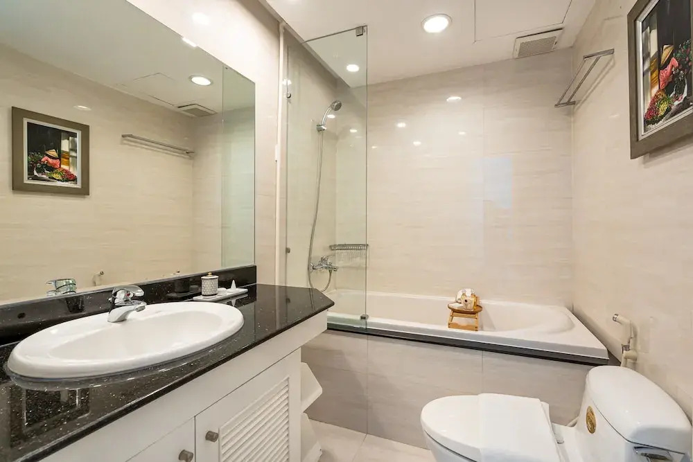 Saigon Skyline Suite in Central District 1