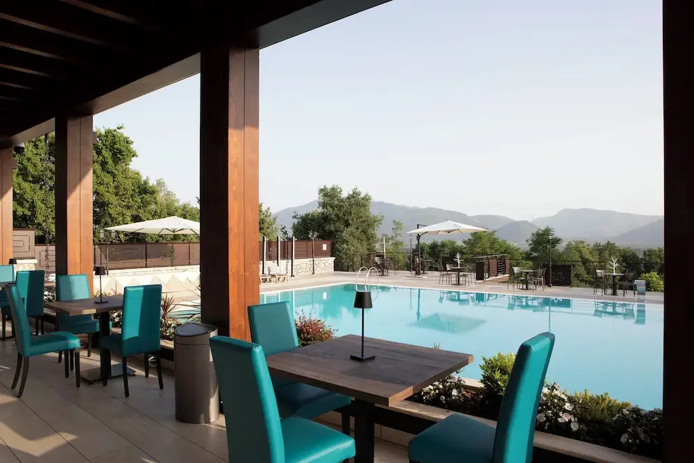 LUAL Bleisure Hotel