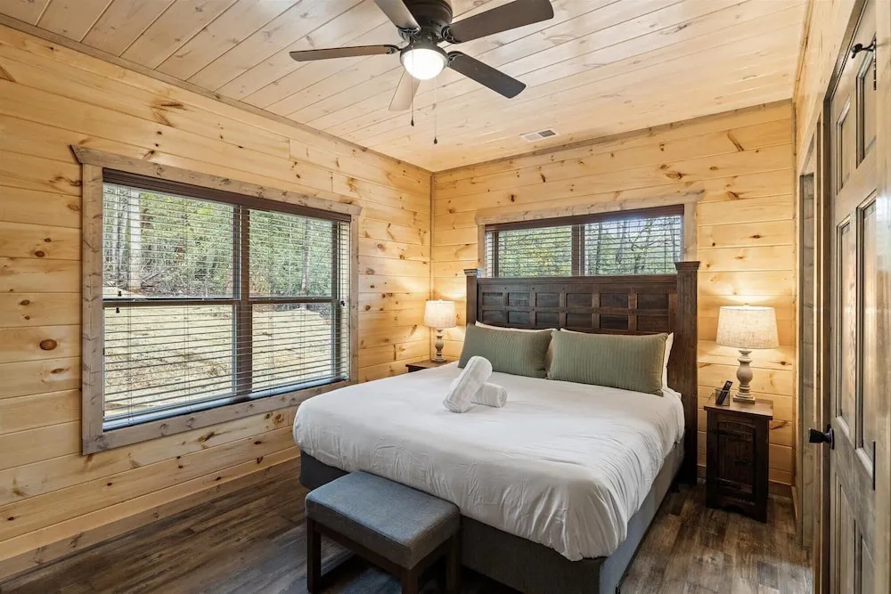 Brand NEW - 8br/6bath Mansion SWD Cabin With Indoor Pool, Hot Tub, & Arcade Room!