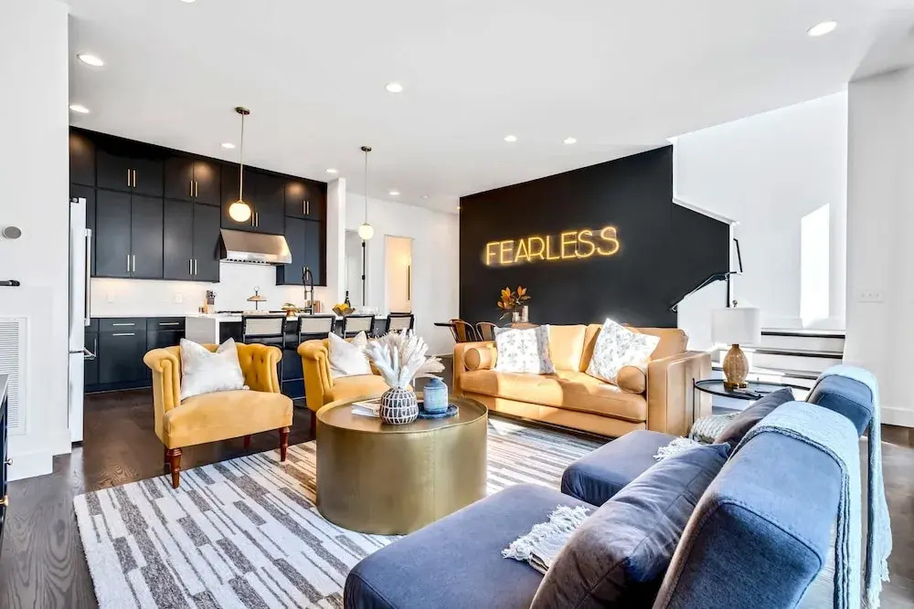 Luxury Stay With Rooftop Views in Prime Location