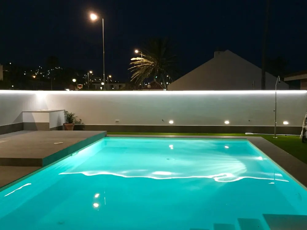 Villa 6 People, Heated Pool, Seafront, Great Location