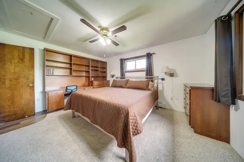 Group-friendly Lake Erie Getaway w/ Private Yard