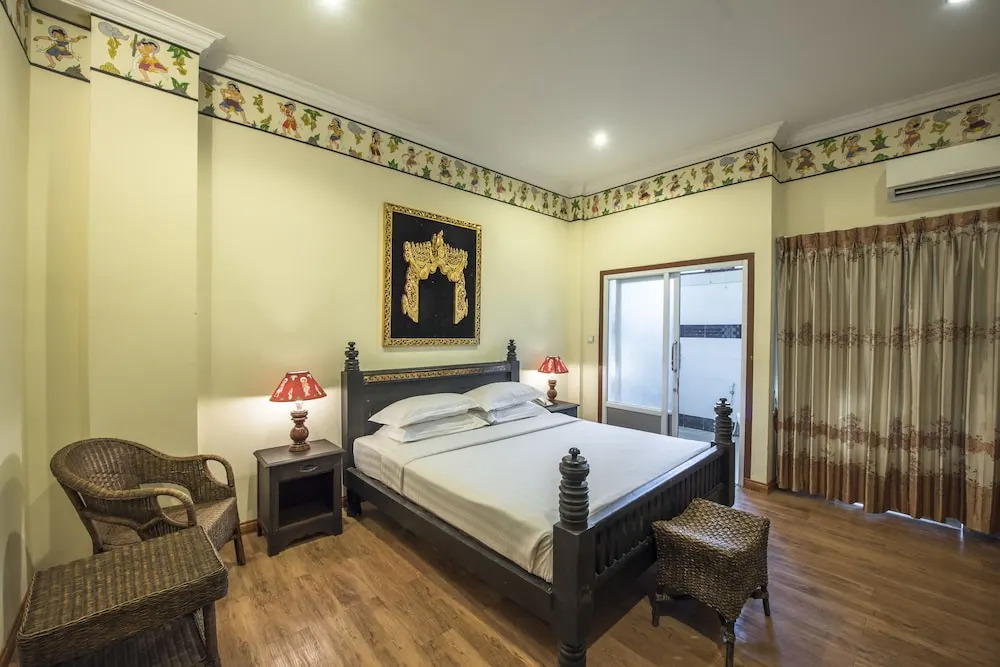 Royal House Hotel
