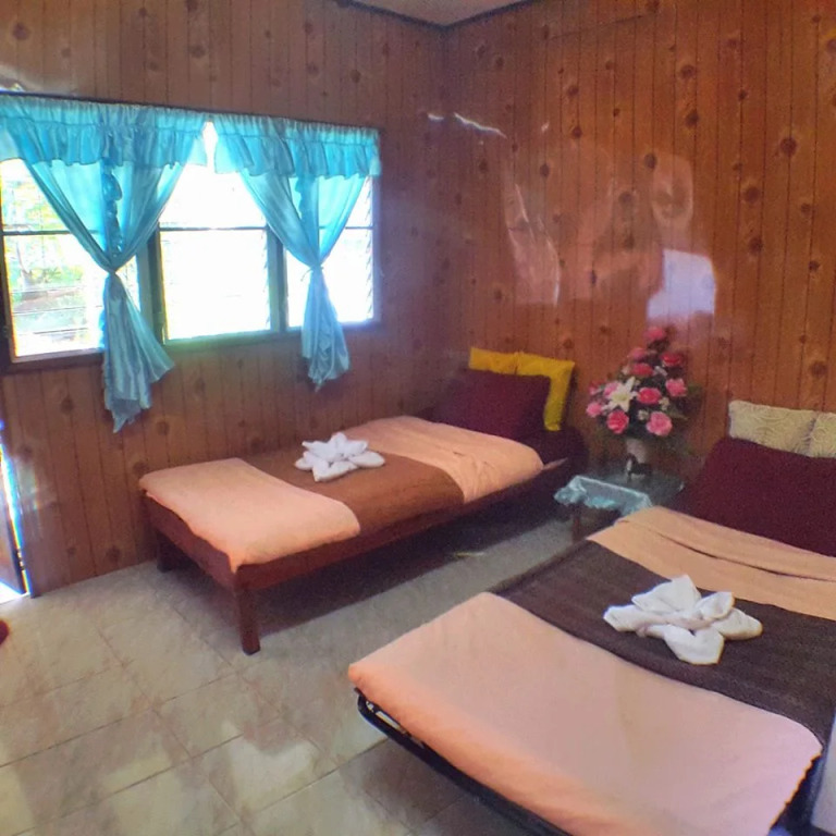 Norachan Guesthouse - female only