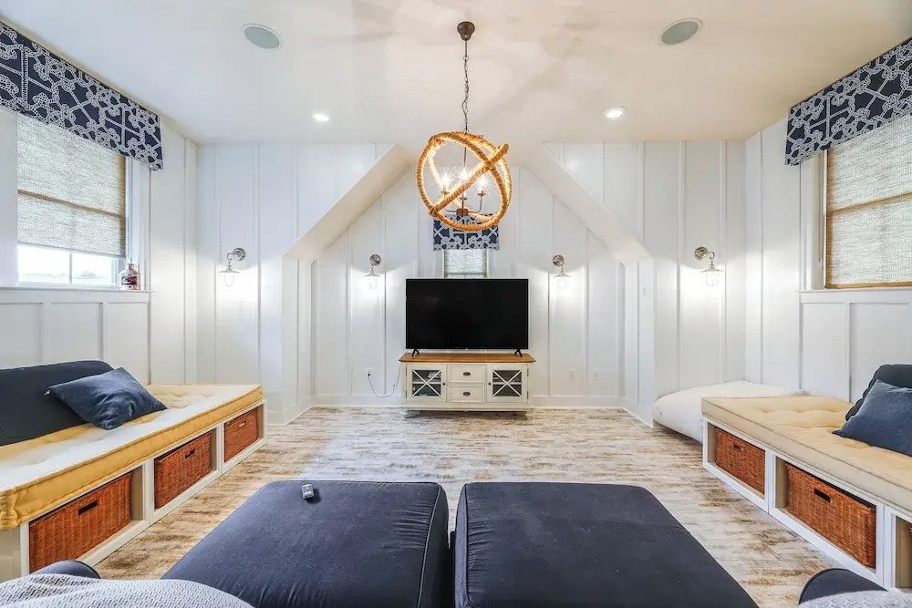 Furnished Outdoor Space: Family Home in Ocean View