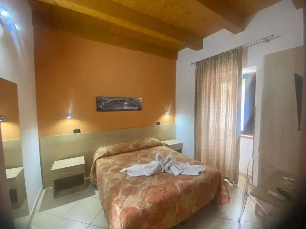 MANDANICI :Borgo Marsalini