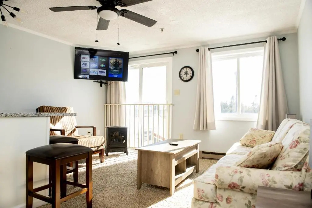 Snowshoe Ski-InSki-Out Steps to Ballhooter Lift Mountain Lodge Condo
