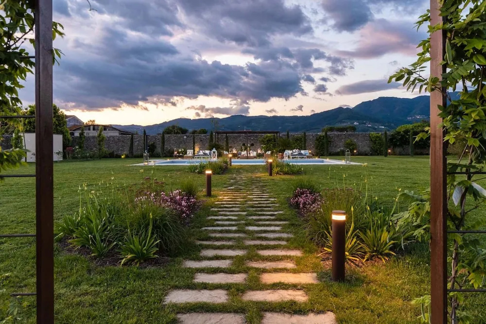 Villa Hugo in Lucca With 5 Bedrooms and 6 Bathrooms