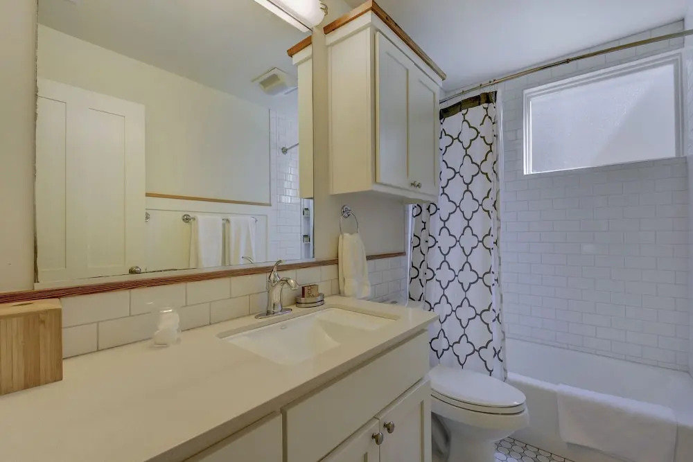 3Br 2BA New Luxury Downtown Austin Townhome by RedAwning