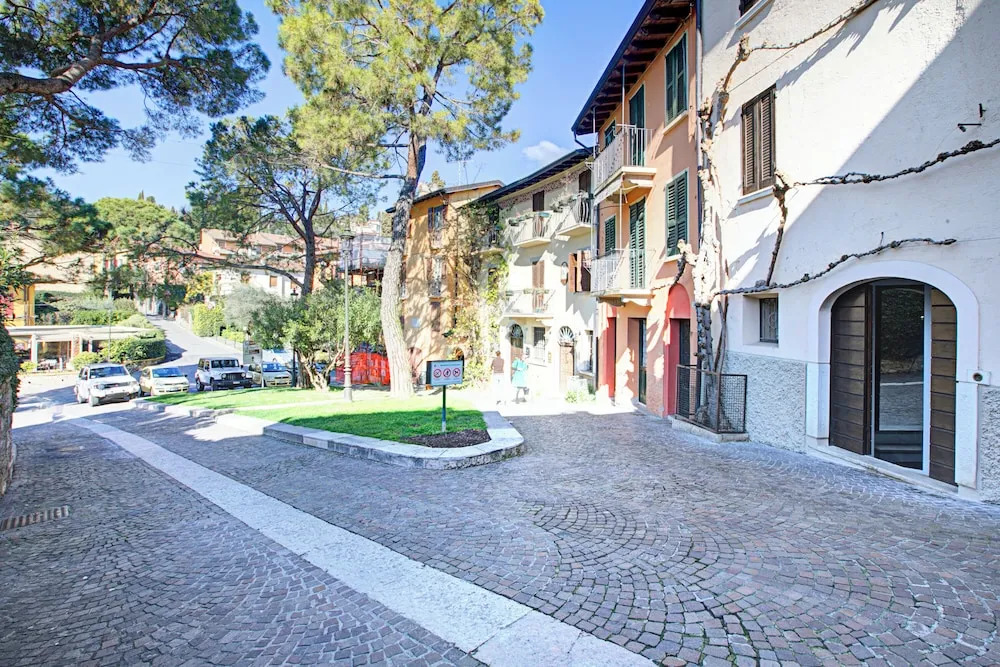 Lory-cosy Gardone Old Town&vittoriale