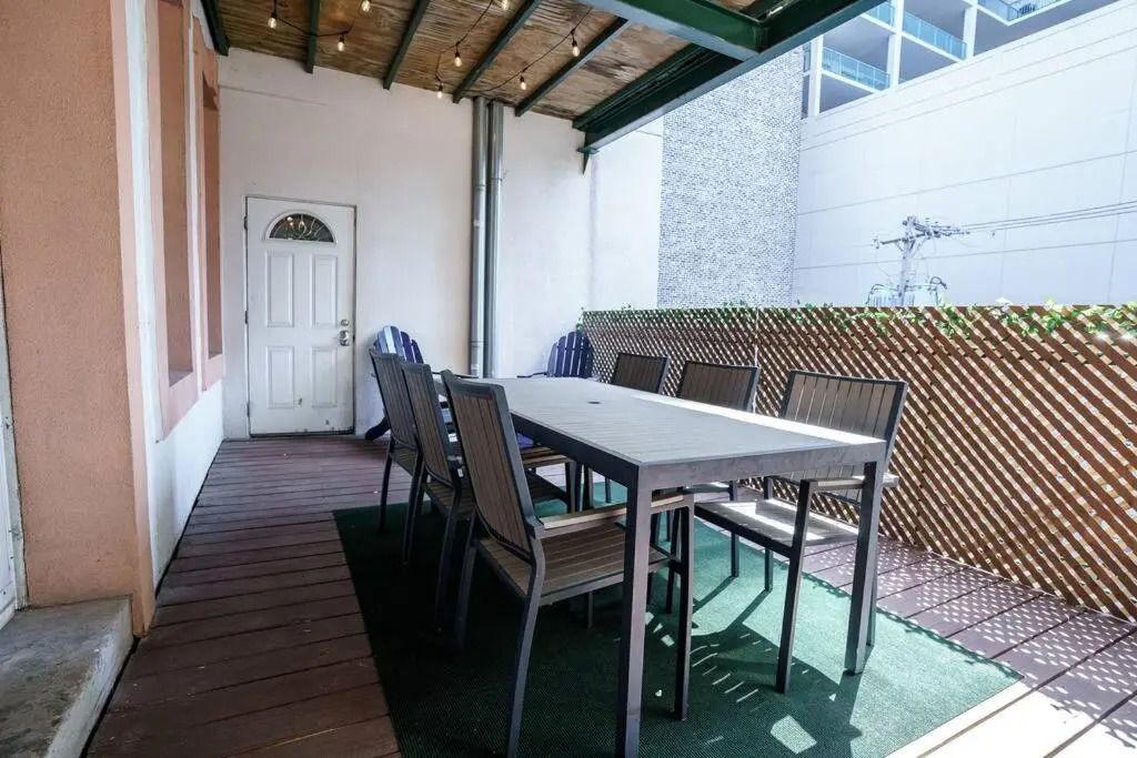 River North 3BR/2BA: HUGE, Parking, Center Chicago