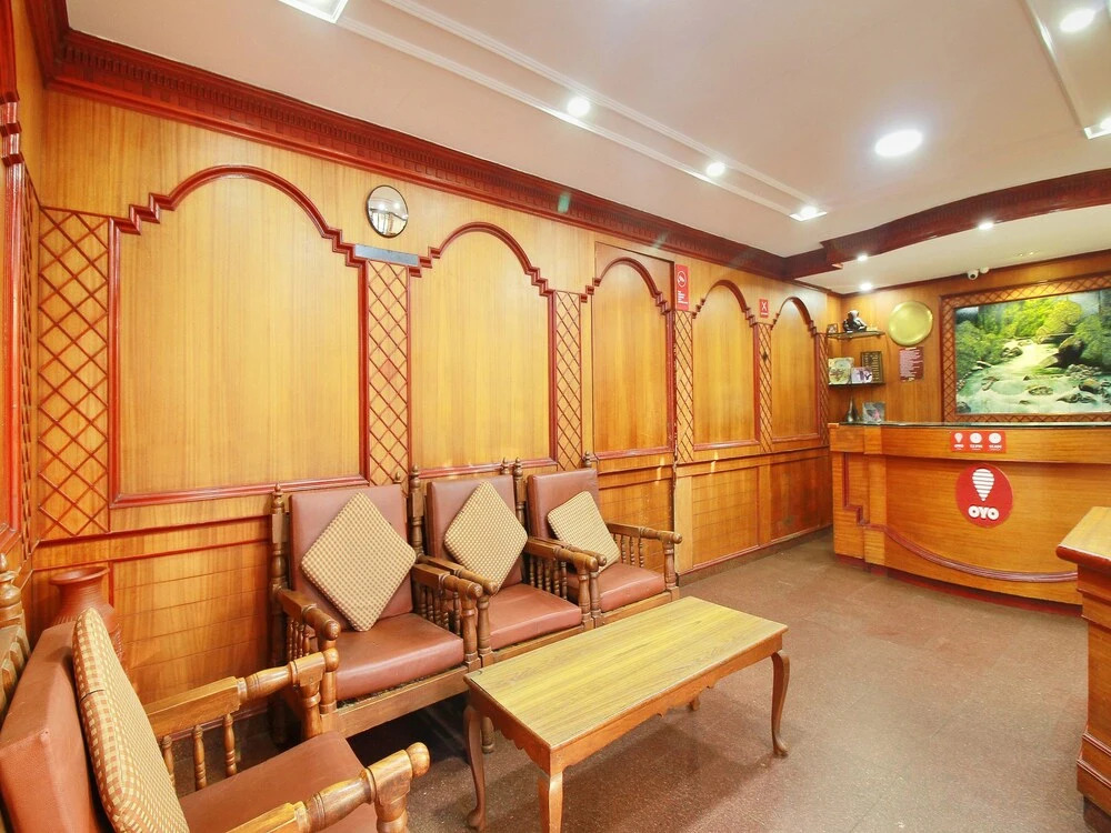 OYO 10068 Hotel Rathna