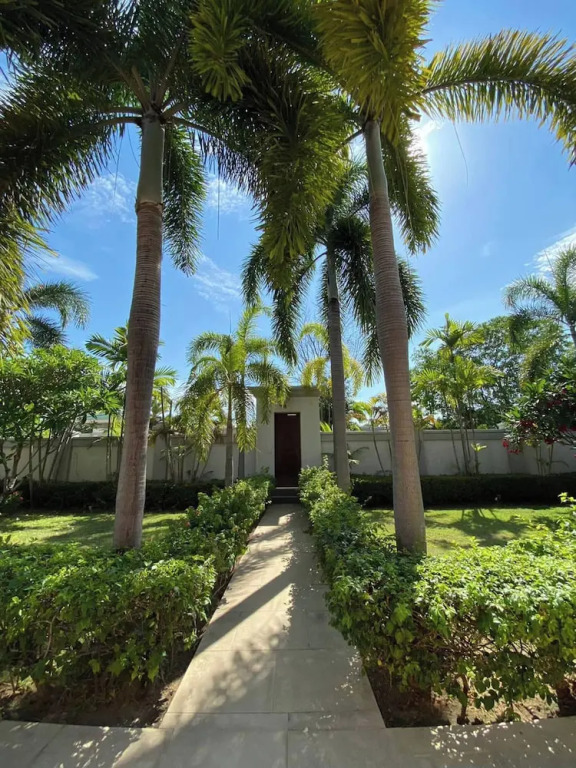 Tropical Luxury 4BR Pool Villa w Game Area
