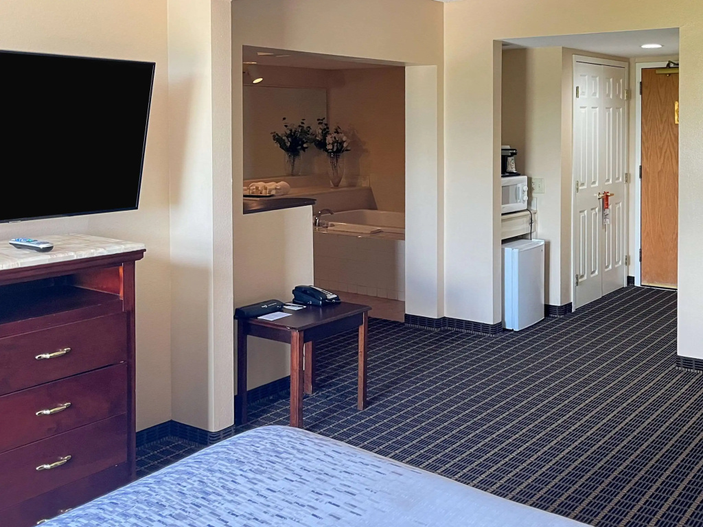 Comfort Inn & Suites Madison East Interstate I-90