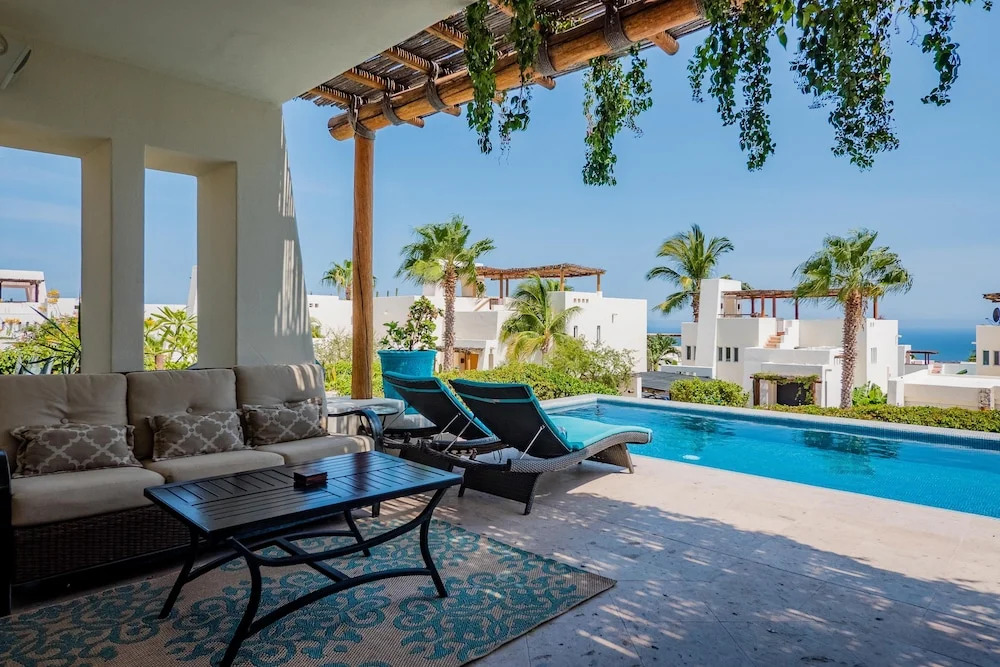 Expansive Views of Famous Cabo Arch: Villa Sirena