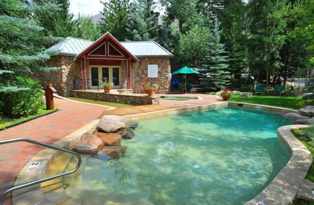 2 Bedroom Platinum Condo Near Chairlift in Cascade Village With Pool and Hot Tub