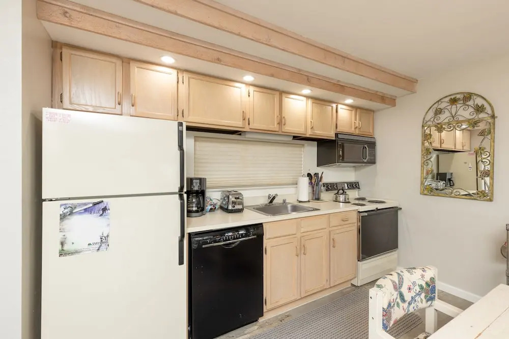 Stoneridge 3BR Standard Condo, Sleeps 8 by RedAwning