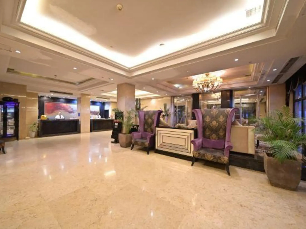 Yinghao Elite Hotel (Chongqing High-tech Development Zone Chenjiaping Subway Station)