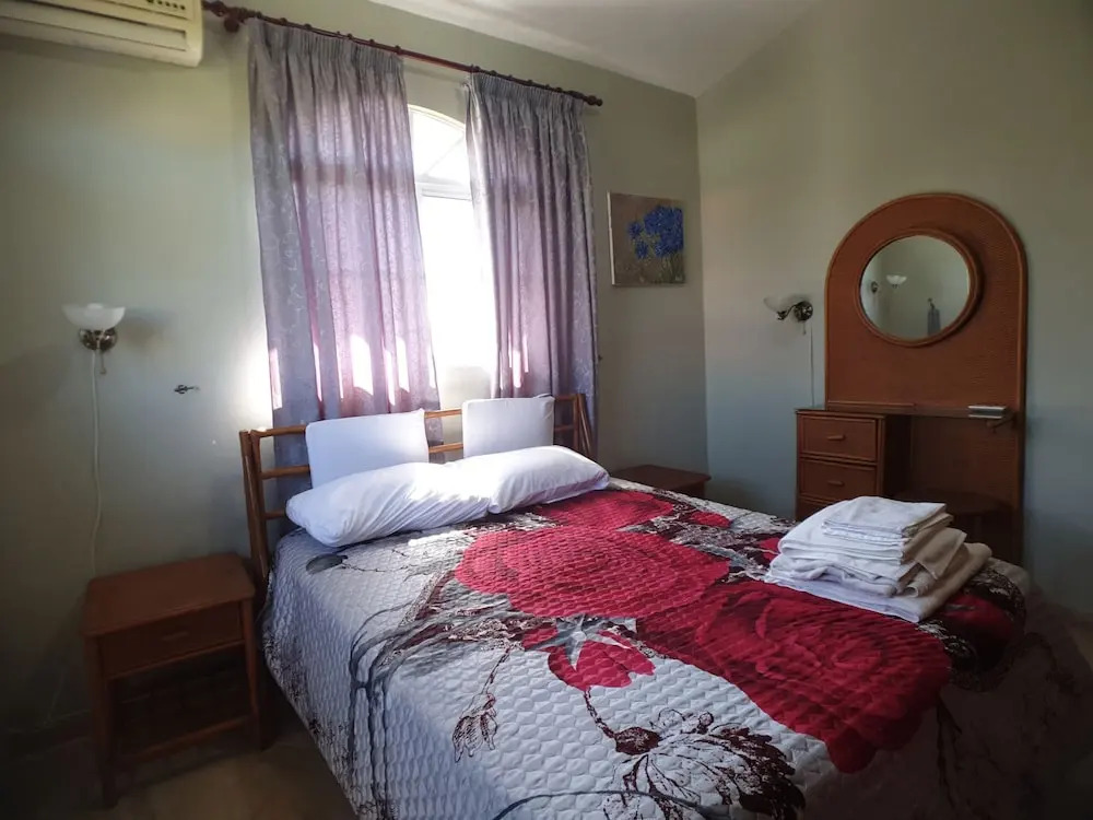 Great Privacy 3 Bedroom Villa Near the Beach