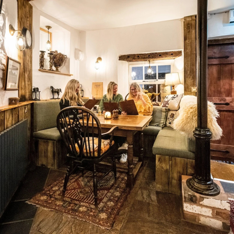 Luttrell Arms
