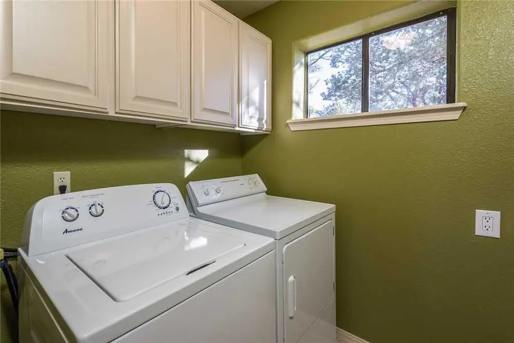 2 Spirit Lodge - Two Bedroom Cabin with Hot Tub