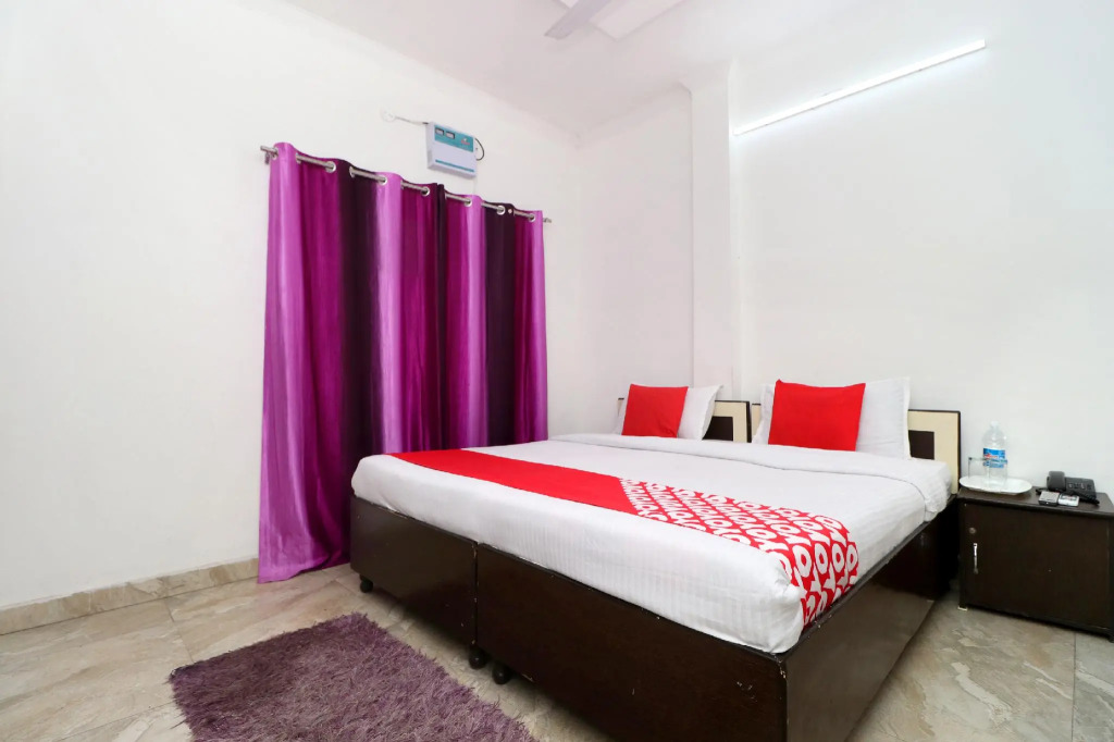 OYO 17306 Hotel Apple Wood
