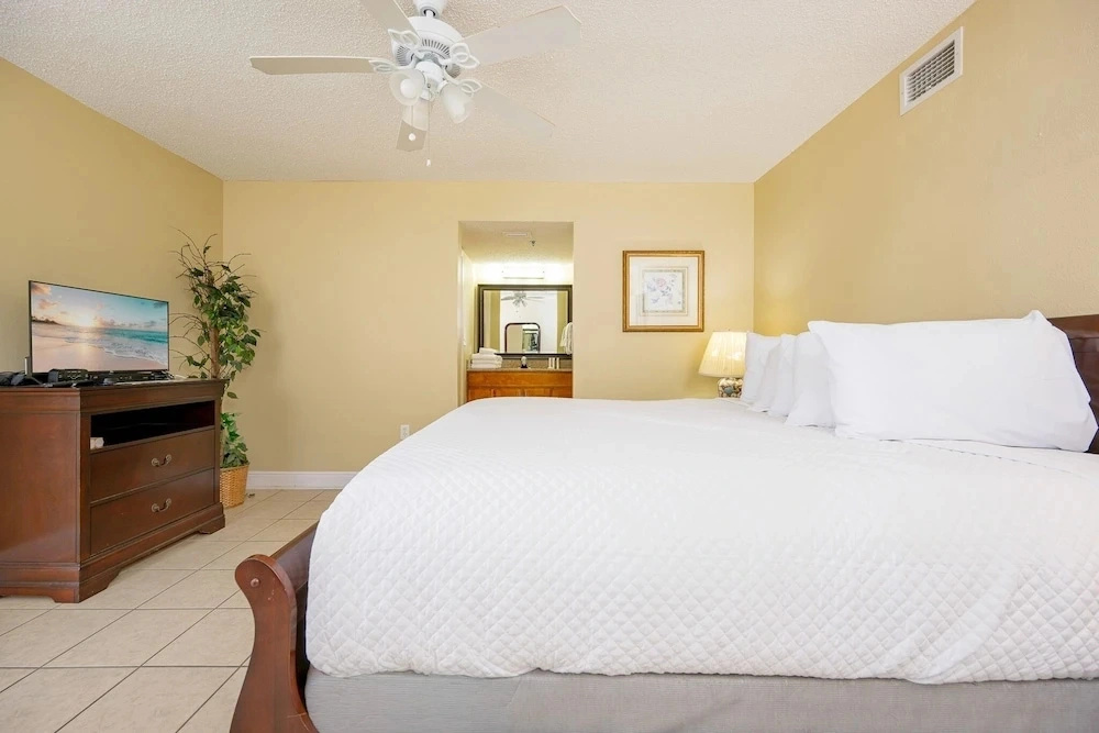 Phoenix V 817 3 Bedroom Condo